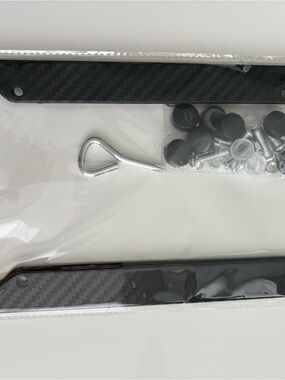 Carbon fiber style plastic license plate frame
